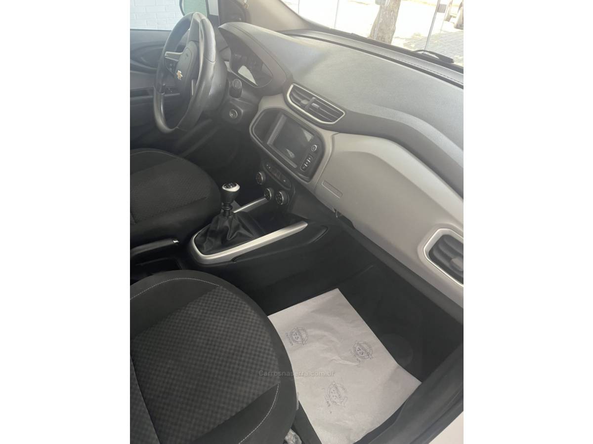 CHEVROLET - ONIX - 2017/2018 - Branca - R$ 53.000,00